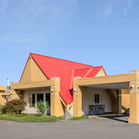 Econo Lodge Inn & Suites Бингемтон Экстерьер фото