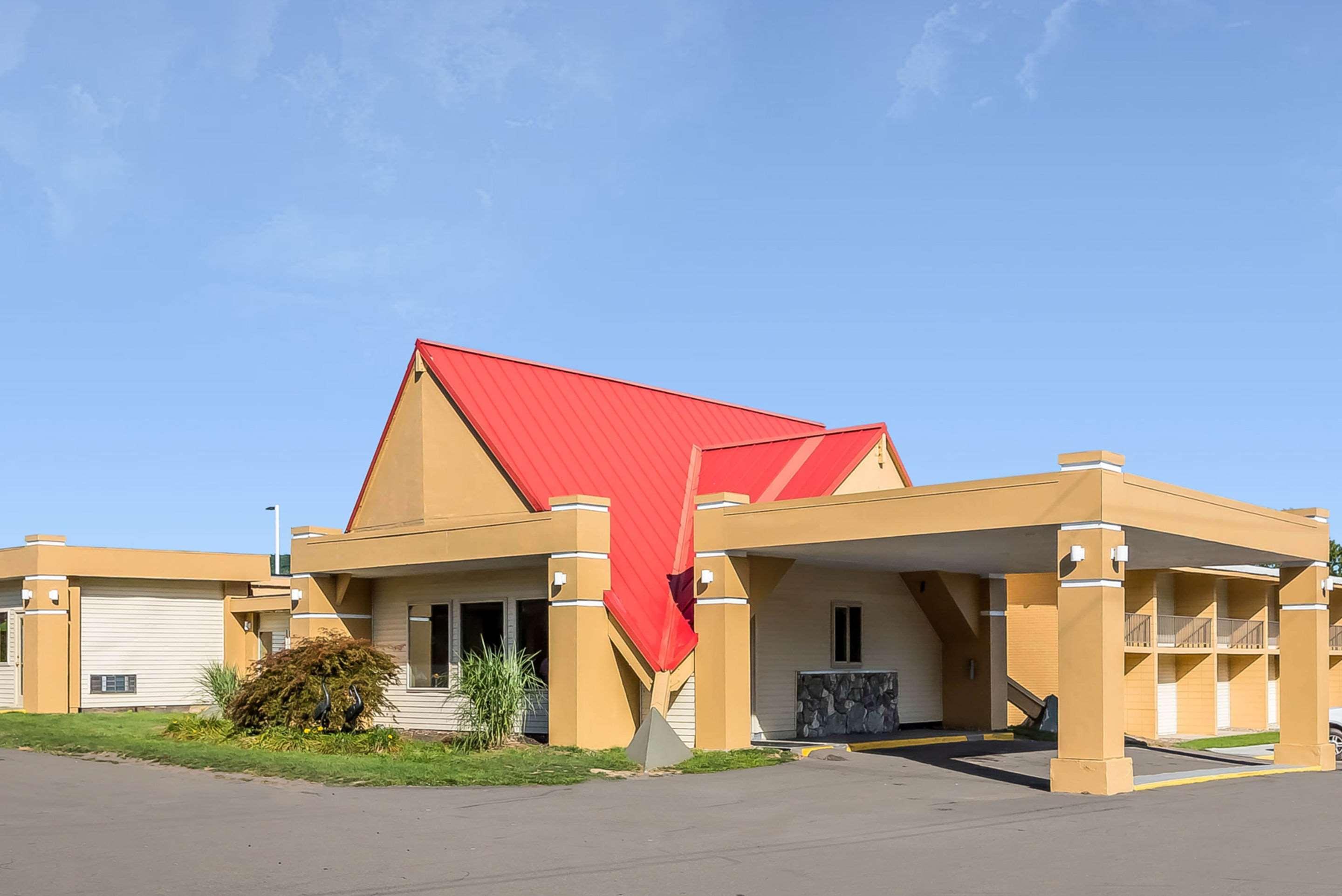 Econo Lodge Inn & Suites Бингемтон Экстерьер фото